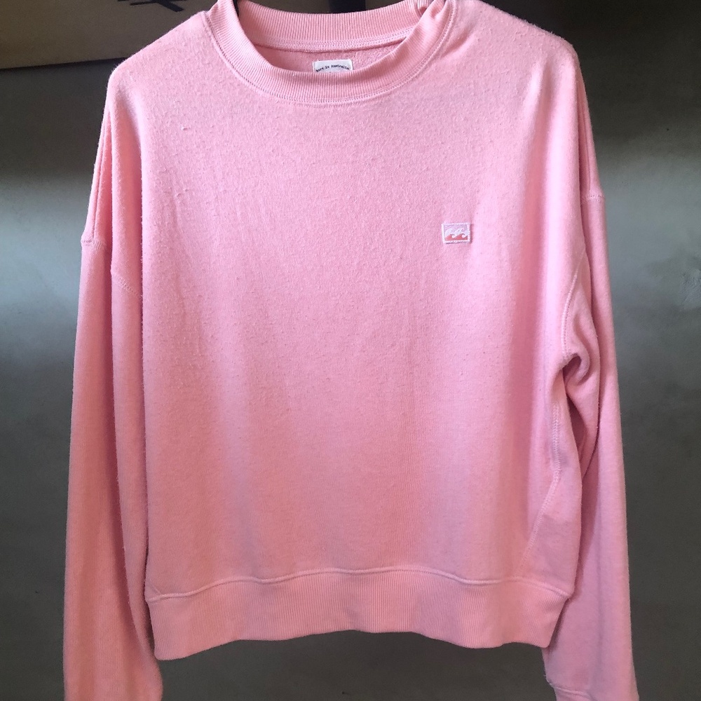 Billabong women’s sweatshirt slightly cropped in peach